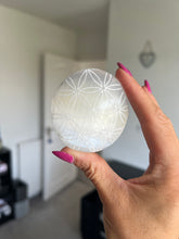 Load image into Gallery viewer, Large Selenite Flower Of Life Palms
