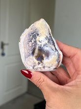 Load image into Gallery viewer, Utah Tiffany Stone With Stand
