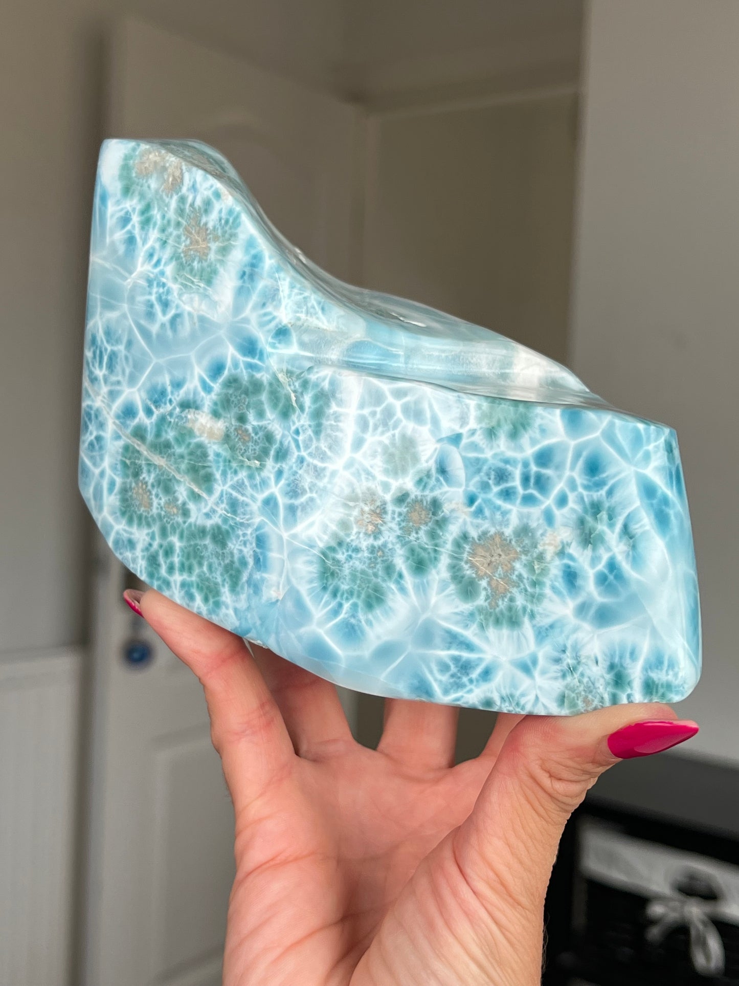 XXXL Larimar Core On Stand