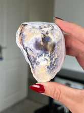 Load image into Gallery viewer, Utah Tiffany Stone With Stand
