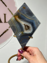 Load image into Gallery viewer, Agate Diamond On Gold Stand
