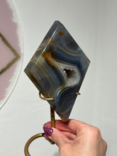 Load image into Gallery viewer, Agate Diamond On Gold Stand
