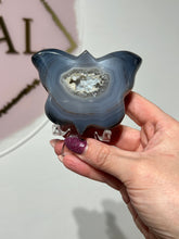 Load image into Gallery viewer, Agate Butterfly With Stand
