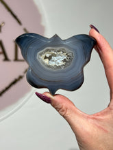 Load image into Gallery viewer, Agate Butterfly With Stand
