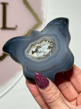 Load image into Gallery viewer, Agate Butterfly With Stand
