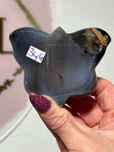 Load image into Gallery viewer, Agate Butterfly With Stand
