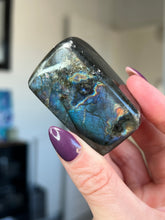 Load image into Gallery viewer, Labradorite Freeform
